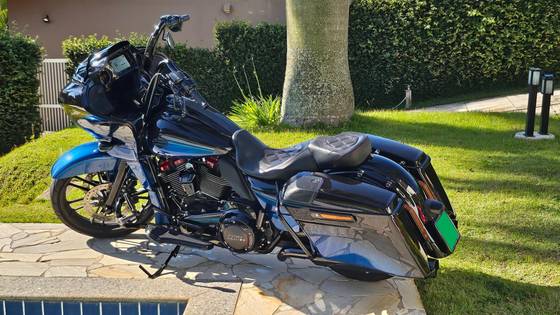 HARLEY-DAVIDSON CVO ROAD GLIDE HARLEY-DAVIDSON CVO ROAD GLIDE
